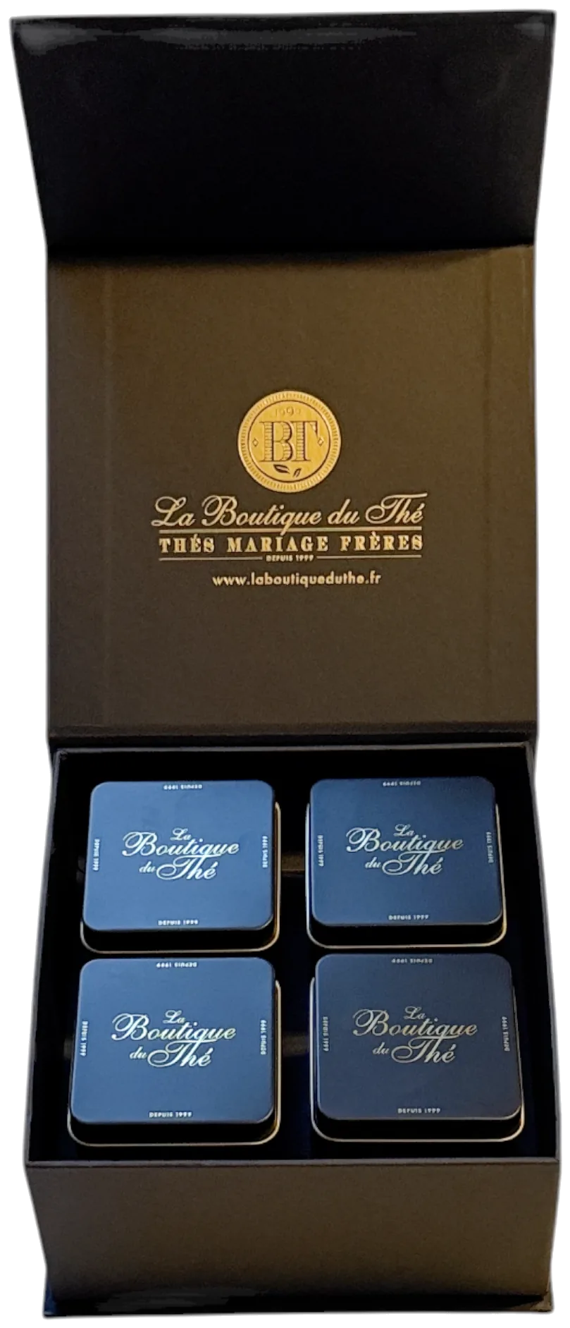 Chaque thé dans sa boîte métal, rangée dans le coffret.