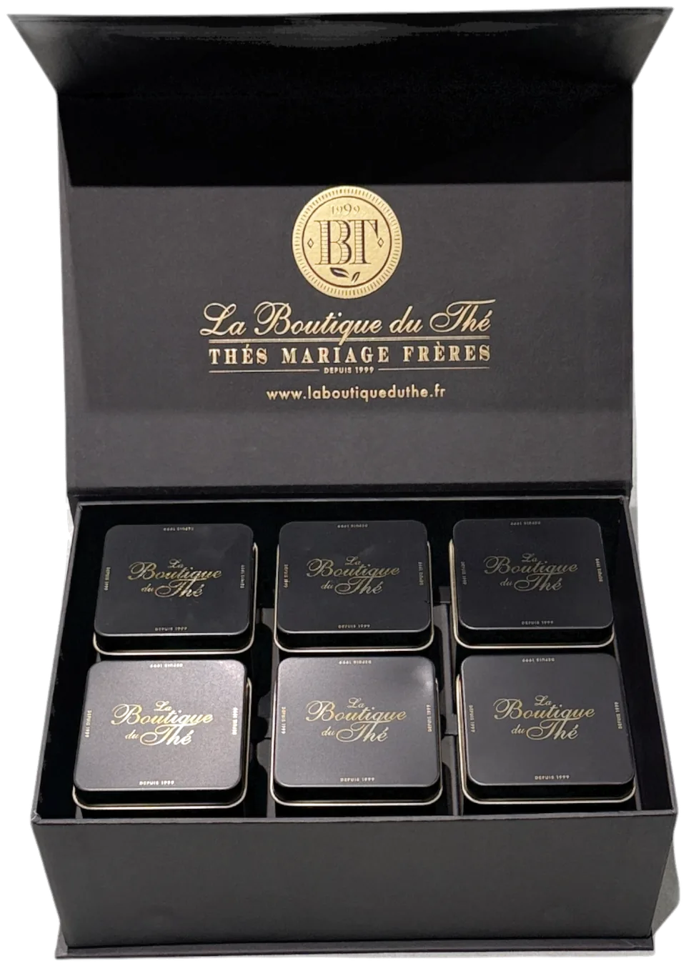 Chaque thé dans sa boîte métal, rangée dans le coffret.