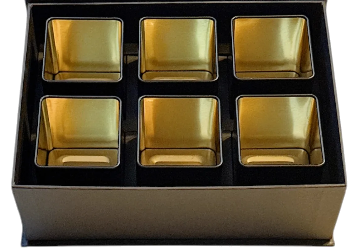 Votre coffret par 6, ouvert sur ses boîtes métal